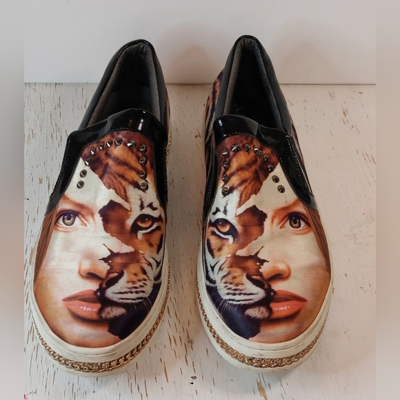 Slip On Loafer Canvas Face Tiger Print Bronze Studs Size 11 Gold Trim Shoes - Picture 1 of 13